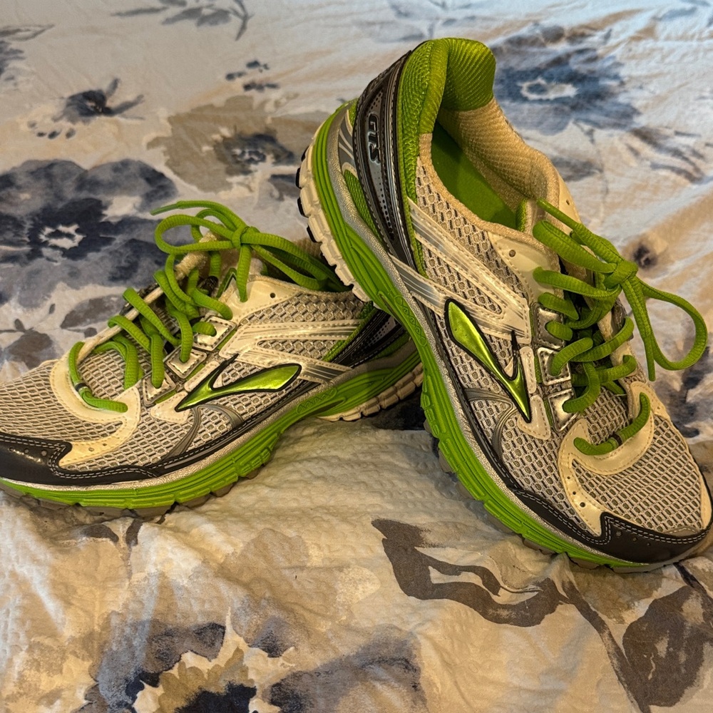 Brooks Men's Lime and Gray Athletic Shoes